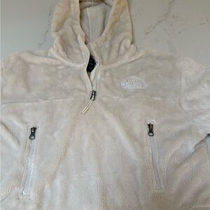 The North Face Women’s Osito 1/4 Zip Cropped Hoodie